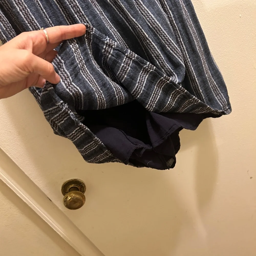 3/$10 🏷️ *LAST CHANCE!* Universal Thread Navy and White Striped Dress - Picture 4 of 5